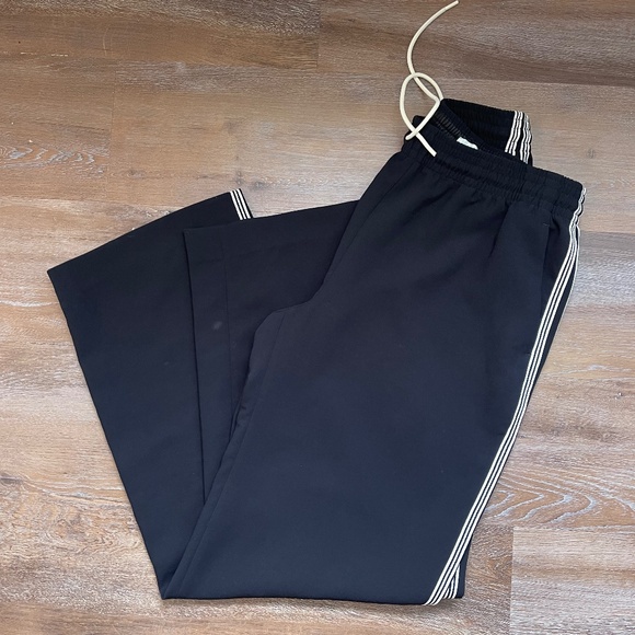 Aritzia Wilfred 'Thesis Pant'- Crepette- medium - Picture 2 of 4